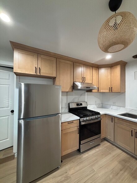 Kitchen - 860 N Mar Vista Ave