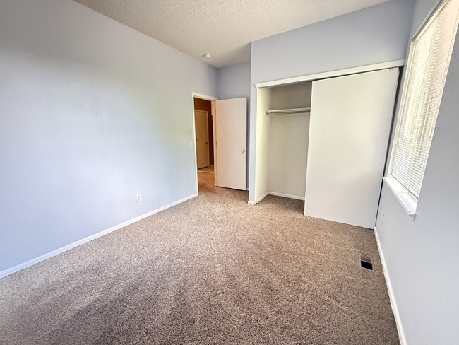 Building Photo - 7070 Mountain Creek Grove