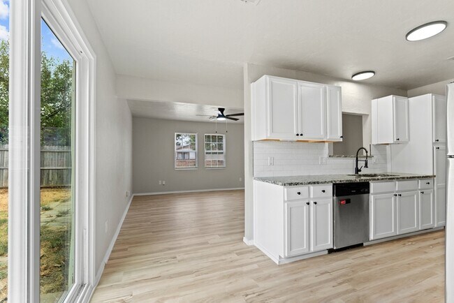 Building Photo - 1401 SW 64th St