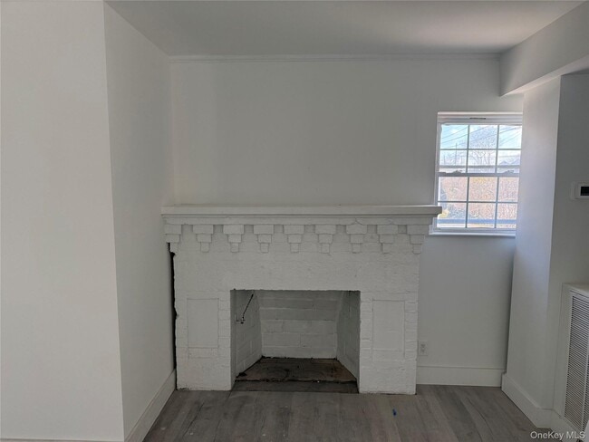 Building Photo - 862 Station Pl