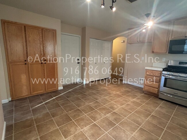 Building Photo - West Roseville LongMeadow 2 Gated, Single ...