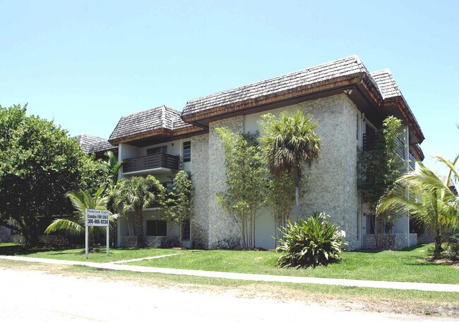 Building Photo - Dadeland Capri