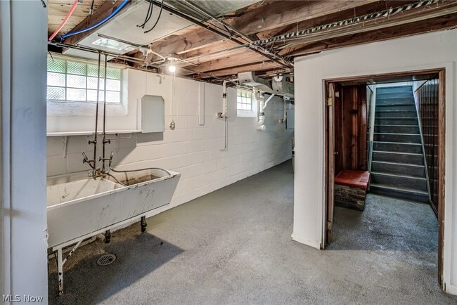 Building Photo - 1343 Victory Dr