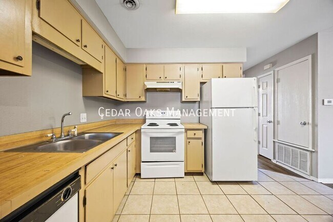 Building Photo - 2374 N Raven Ln