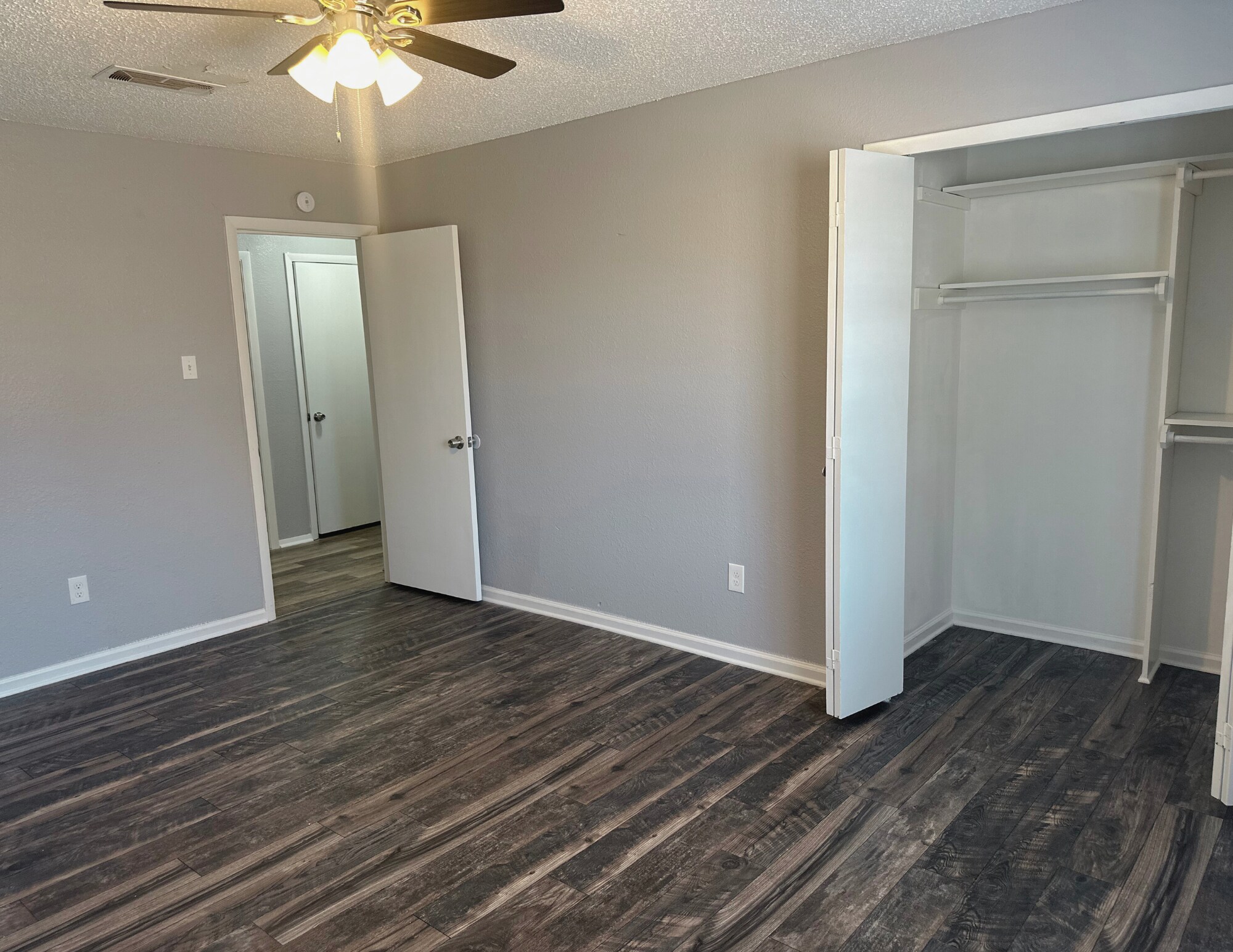 Building Photo - 8302 Woodview Dr E