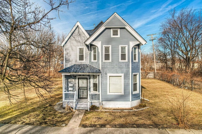 Building Photo - 3707 Hunt St