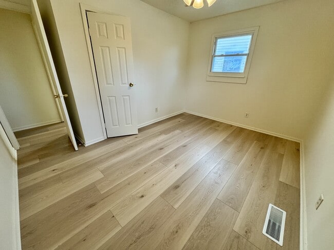 Building Photo - 708 Maumee Dr