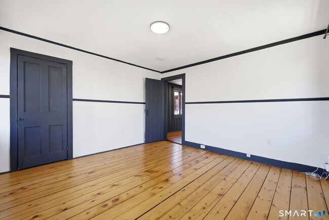 Building Photo - 883 Worthington Ridge