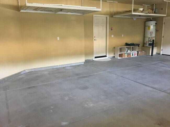 Building Photo - Gorgeous Folsom Home close to shopping,schools, and more!