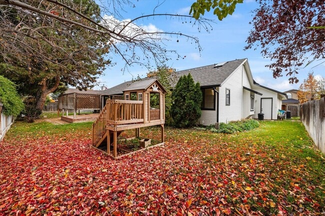 Building Photo - Charming 3-Bed, 3-Bath Home in Quiet Boise...