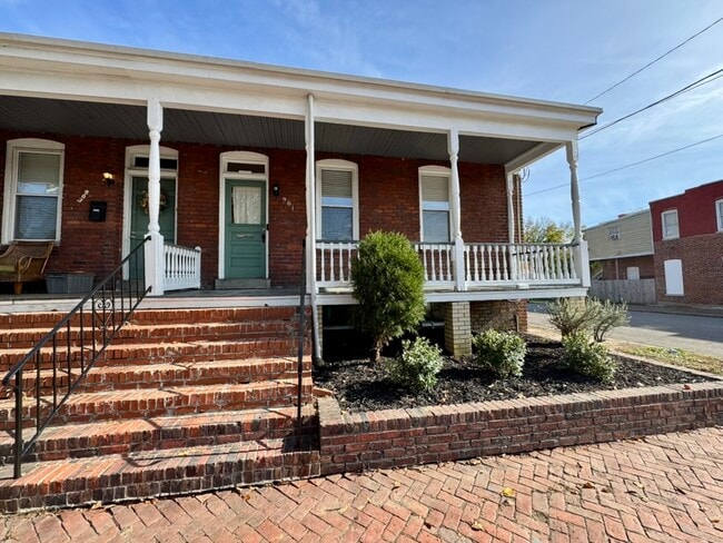 Building Photo - 901 N 24th St