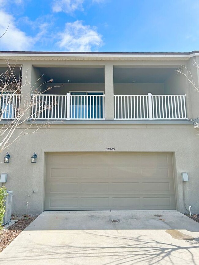 Building Photo - Luxurious 3/2.5 Modern Townhome with a Pri...