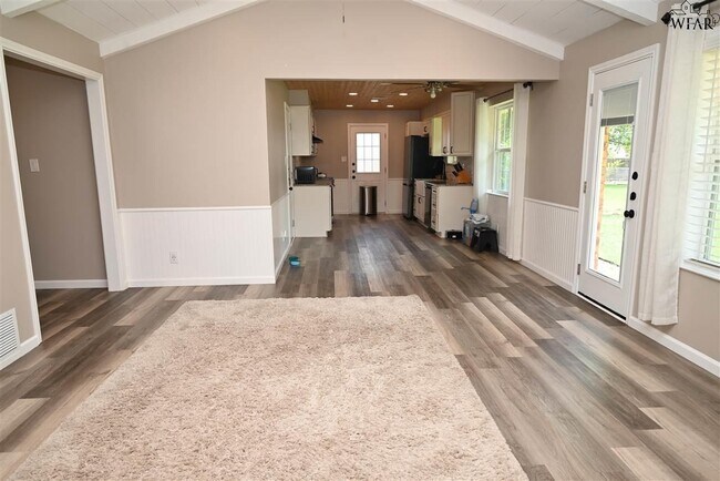 Building Photo - 5707 Hooper Dr