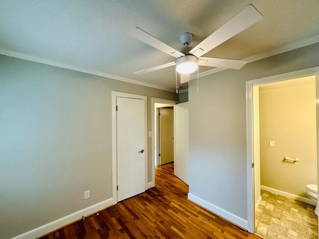 Building Photo - HINTON AVENUE - 4 Bedroom - Perfect for UN...