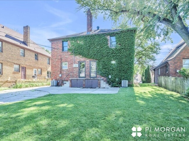 Building Photo - 2 bedroom duplex for rent in Midtown!