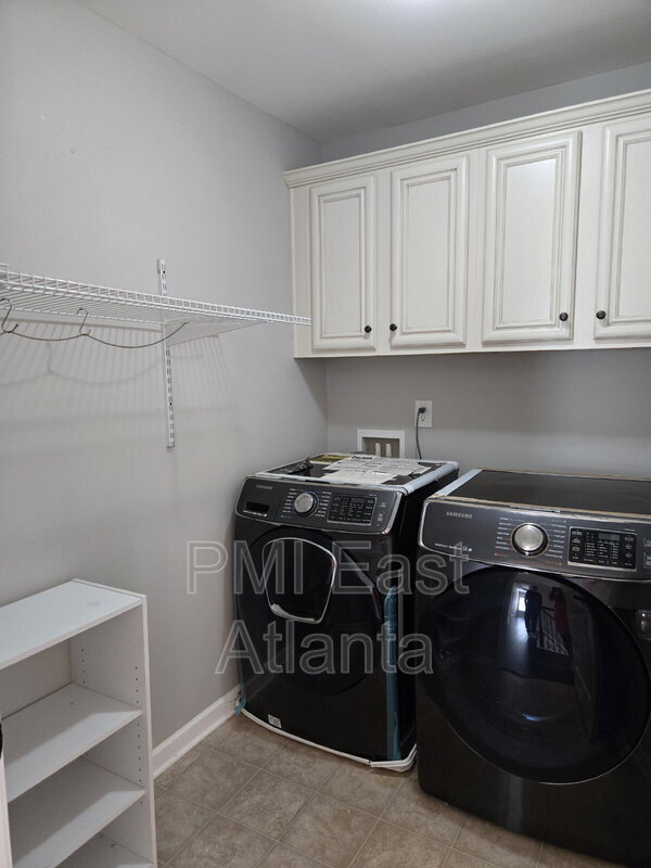 Building Photo - 422 Live Oak Pass