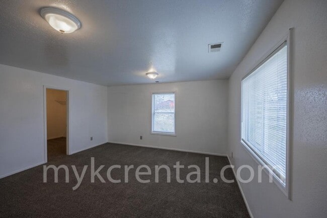 Building Photo - 3026 S 33rd St