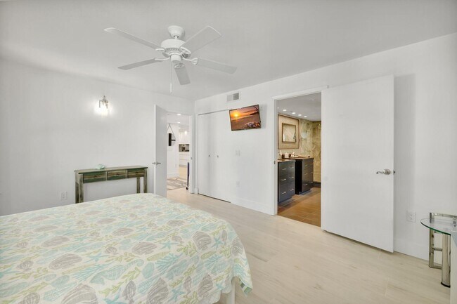 Building Photo - 4100 N Hwy A1A