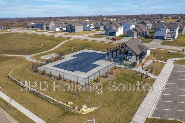 Building Photo - 27421 E Oak View Dr
