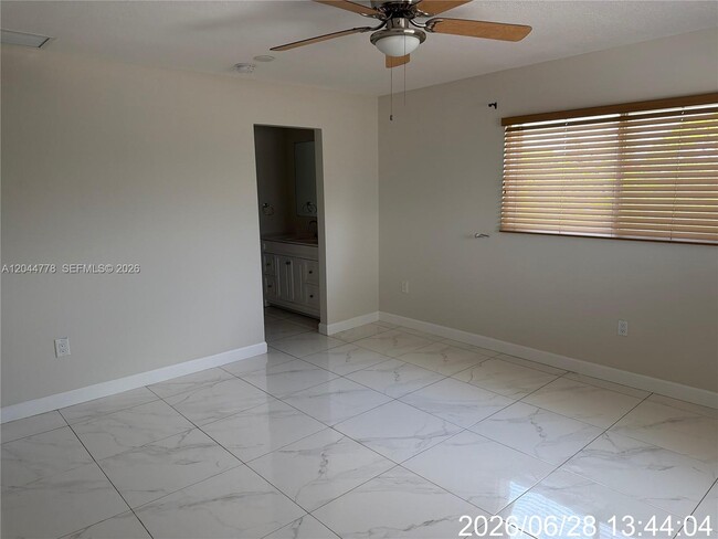 Building Photo - 101 E 51st Pl