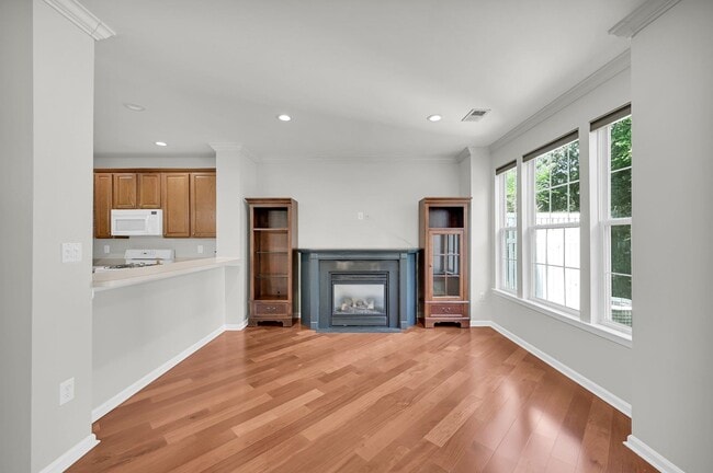 Building Photo - 104 Pebble Brook Dr