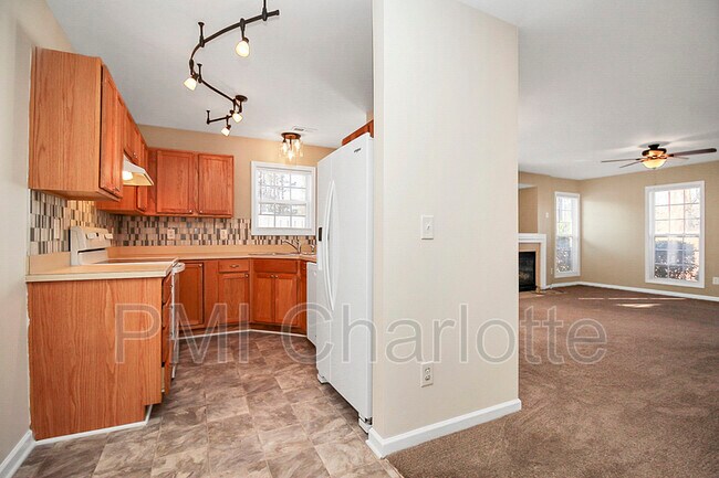 Building Photo - 1815 Butterfly Ln