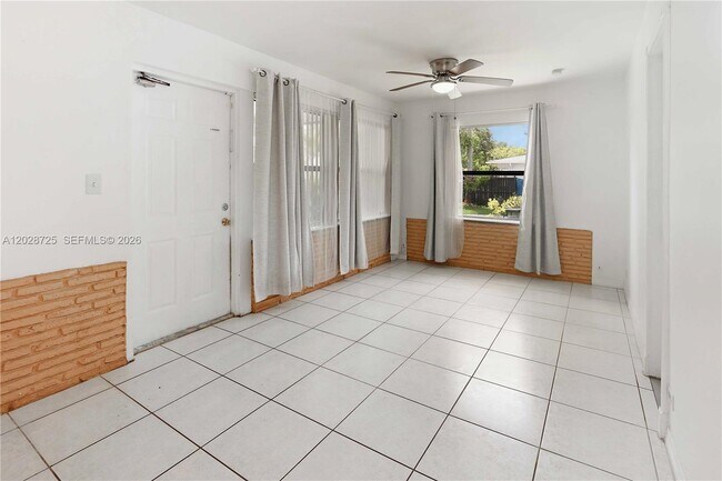 Building Photo - 706 S 19th Ave