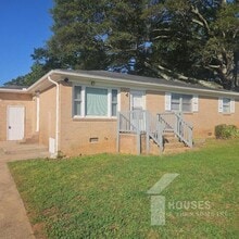 Building Photo - 4 Fargo Cir