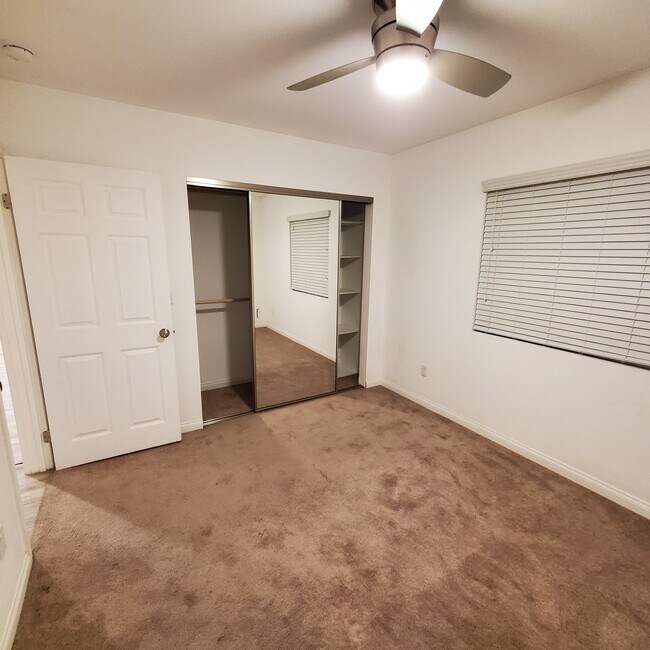 Bedroom with mirrored closet. Shelves and two bars for hanging clothes. - 5731 Fulton Ave