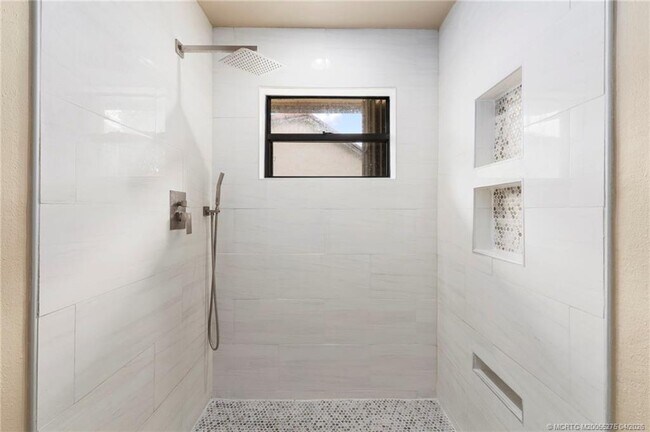 Building Photo - 3281 SW Bobalink Way