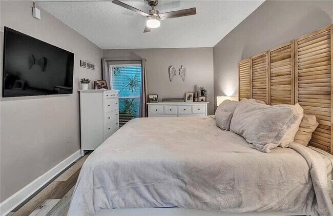 Building Photo - 661 Poinsettia Ave