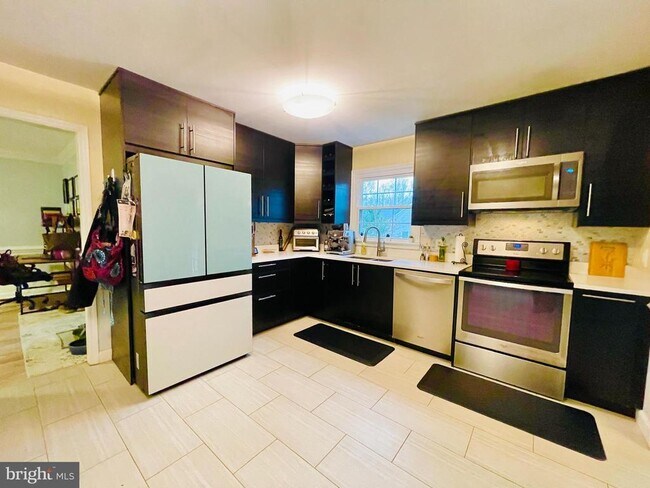 Building Photo - 3103 Titanic Dr