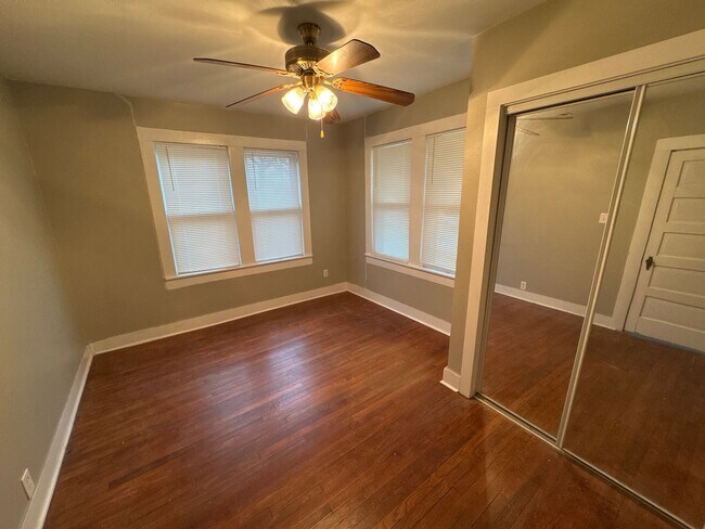 Building Photo - 4 Bed 2 Bath Home - HUGE BACKYARD