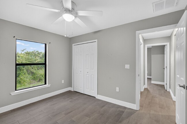 Building Photo - 839 Bedford Dr
