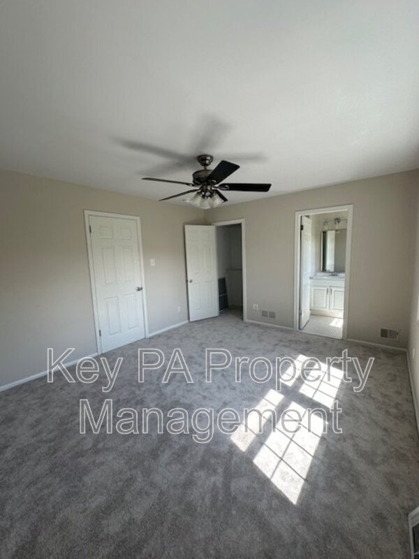 Building Photo - 517 S Coventry Ln