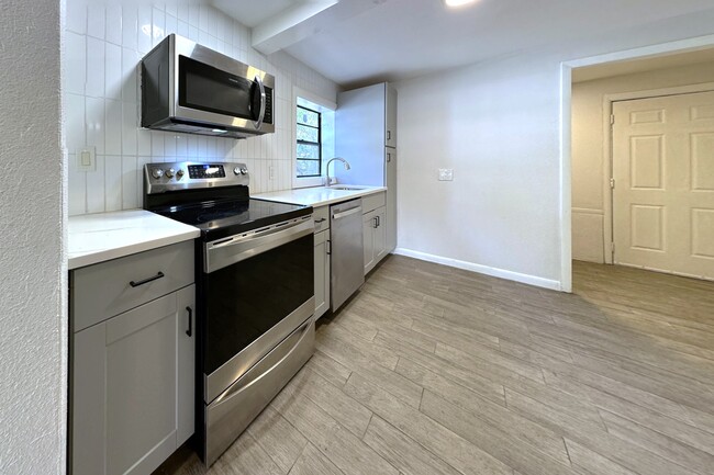 Building Photo - 2928 W Elrod Ave