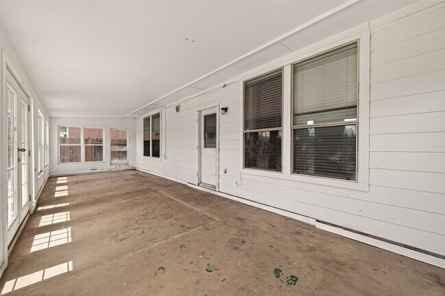 Building Photo - 13915 Maleewan Ln