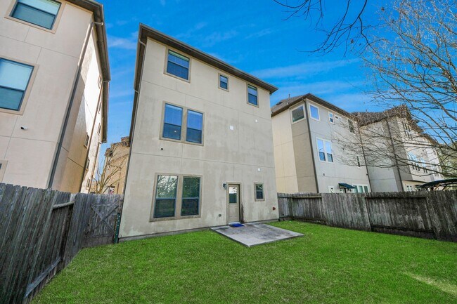 Building Photo - 2707 King's Retreat Cir