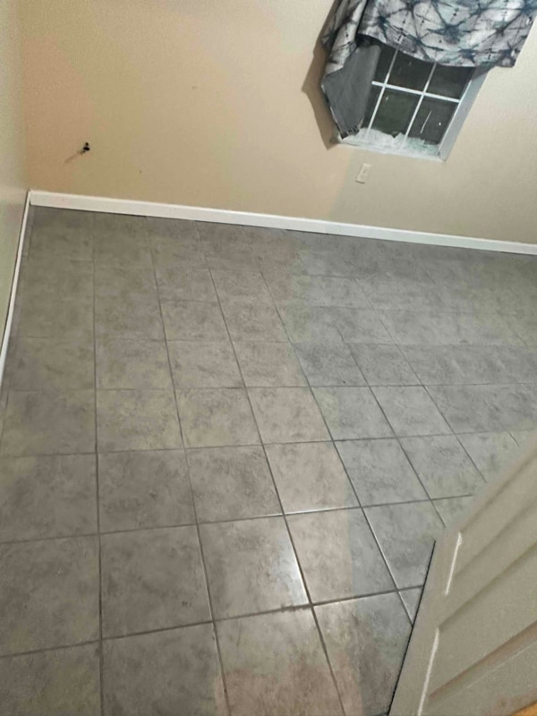 Building Photo - 3913 Ilano Dr