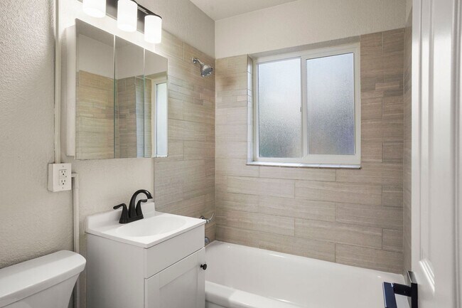 Building Photo - Recently Updated 4-Bedroom Near DU – Utilities Included + Garage Available