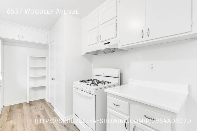Building Photo - 6537 Woodley Ave