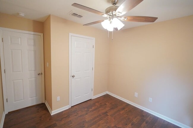 Building Photo - 933 Ashburn Dr