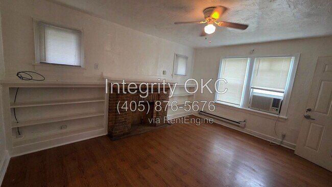 Building Photo - 815 N Brauer Ave