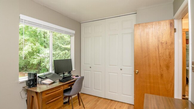 Building Photo - 406 Manor Dr