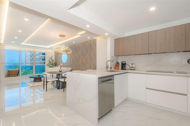 Building Photo - 2301 Collins Ave