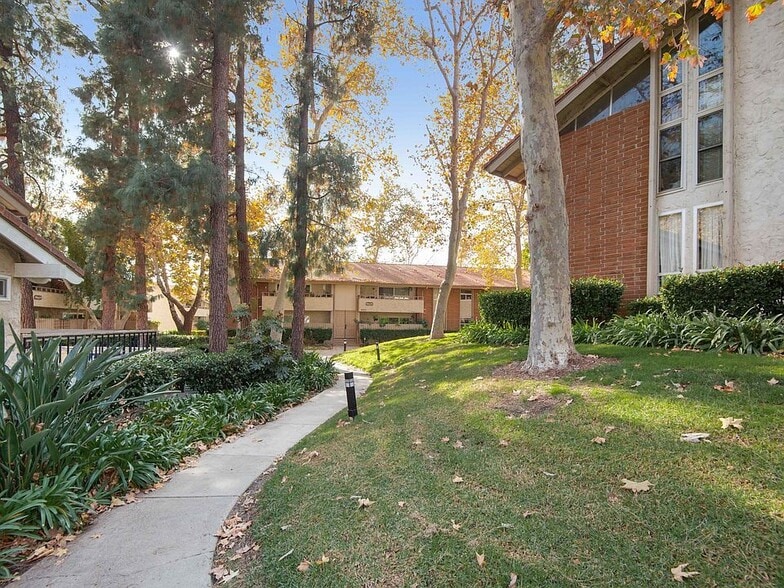 Building Photo - 31555 Lindero Canyon Rd