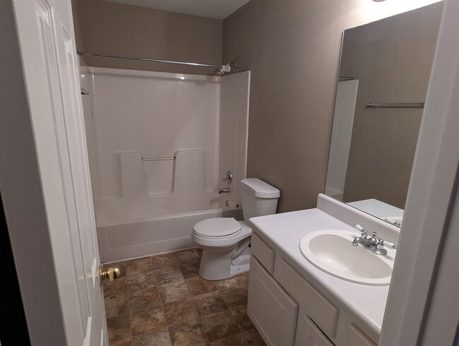 Building Photo - So CLEAN and AFFORDABLE~