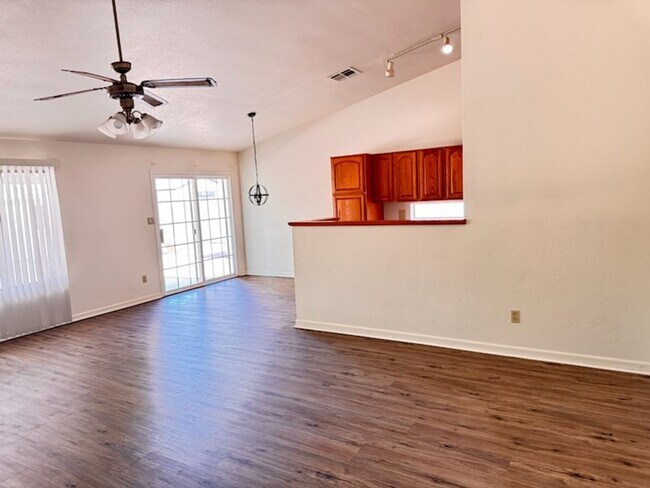 Building Photo - Charming 2 bed in Chandler