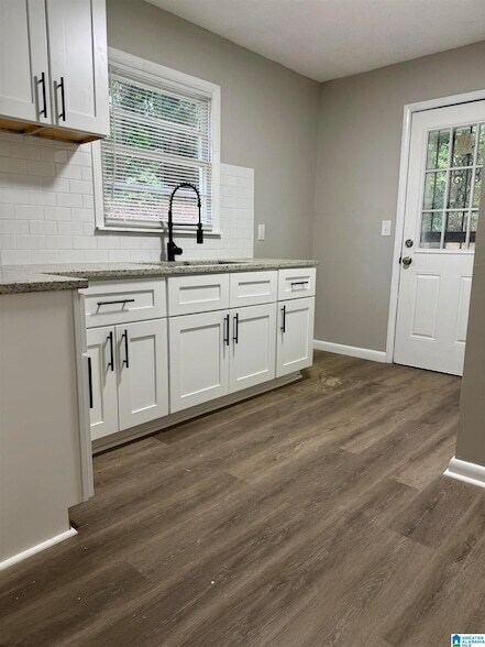 Building Photo - 205 Lake Dr Cir NE