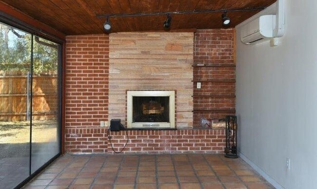 Building Photo - Charming Sam Hughes Brick Home with large ...